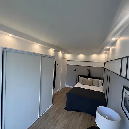 Tour Eiffel 120 M2 *